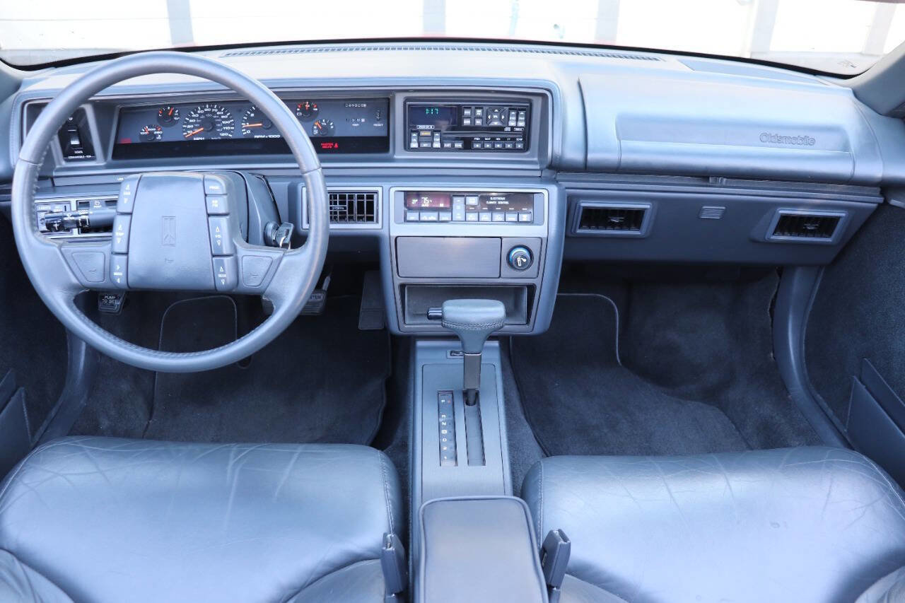 Used 1993 Oldsmobile Cutlass Supreme Convertible image 41