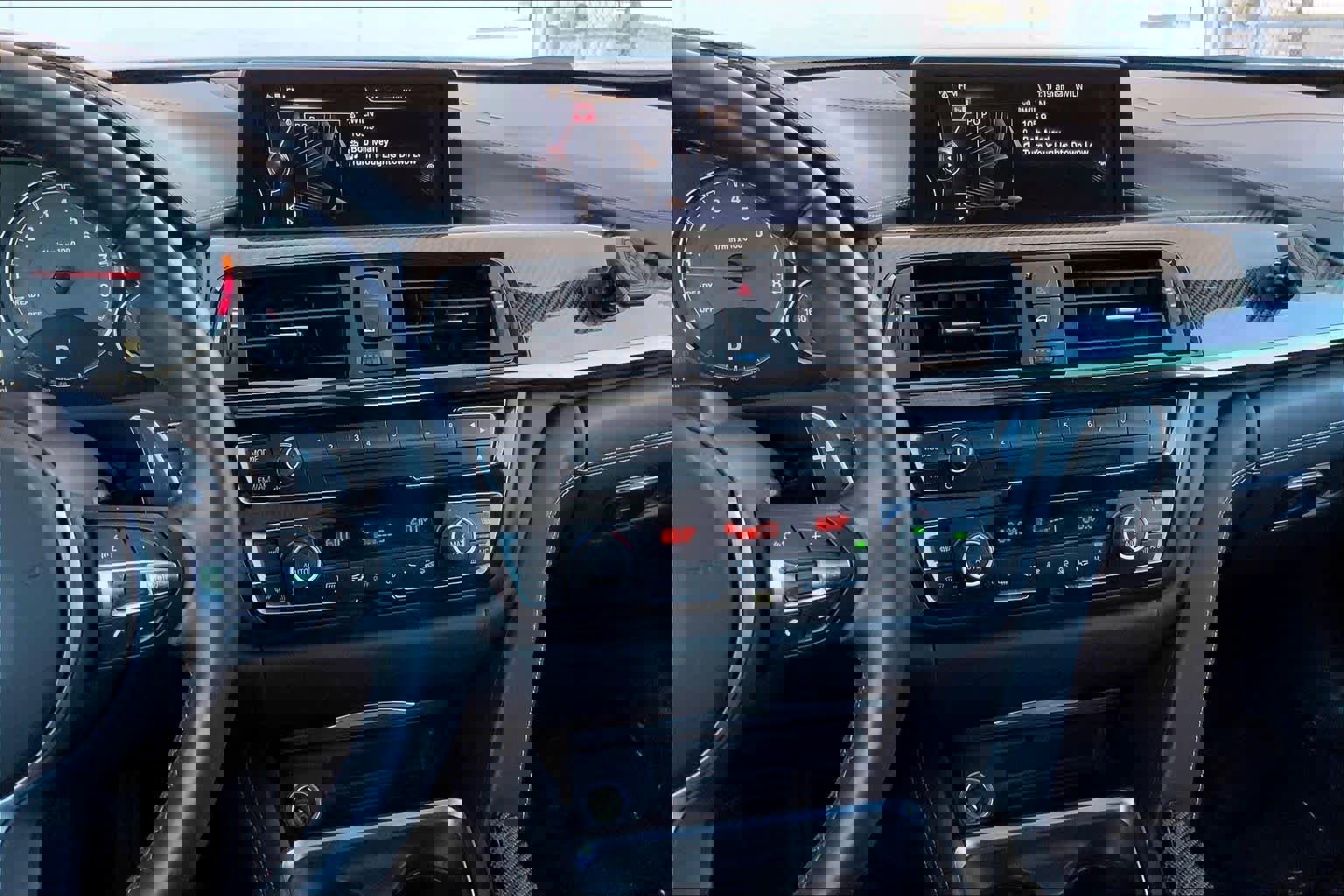 Used 2015 BMW M4 Convertible image 6