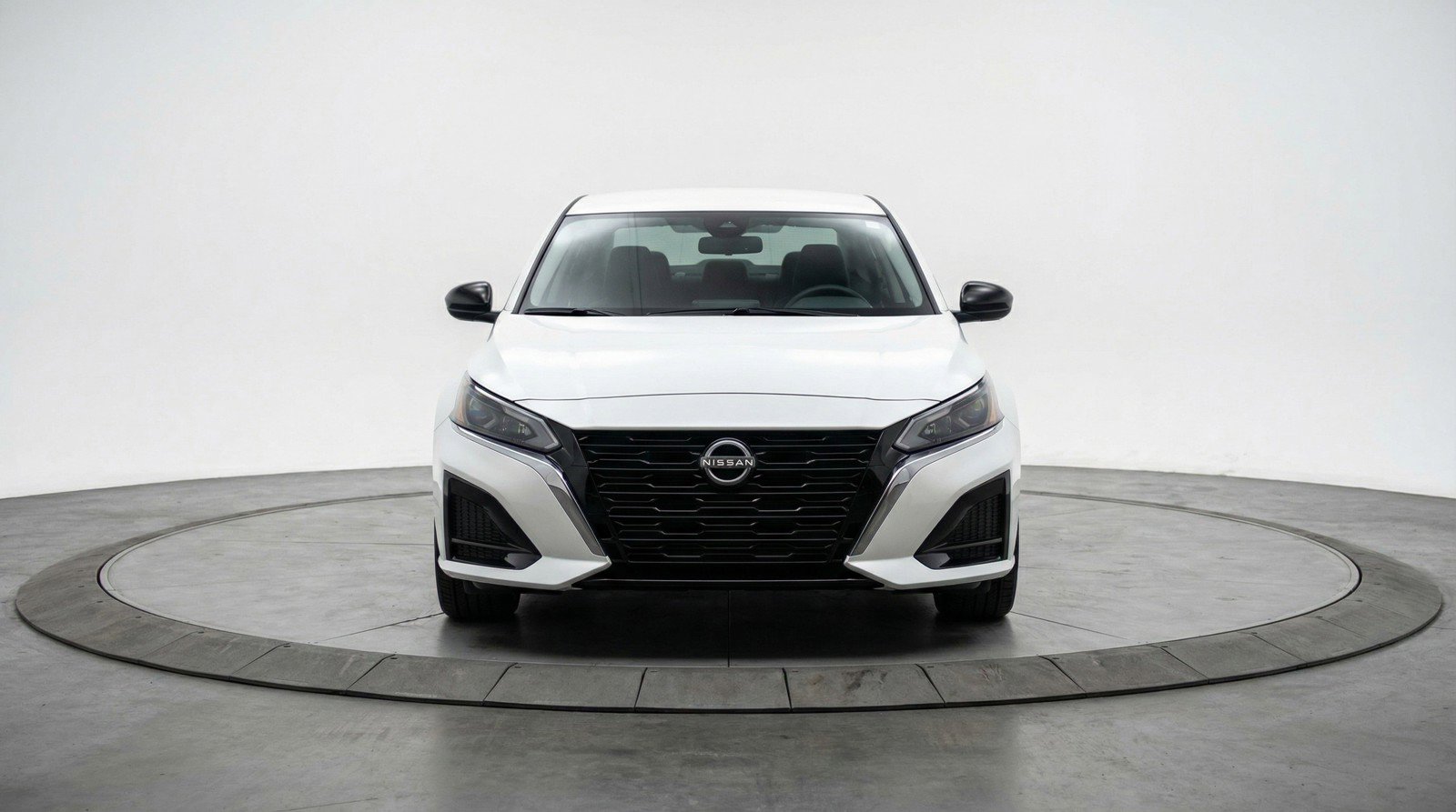 Used 2025 Nissan Altima 2.5 SV FWD image 2