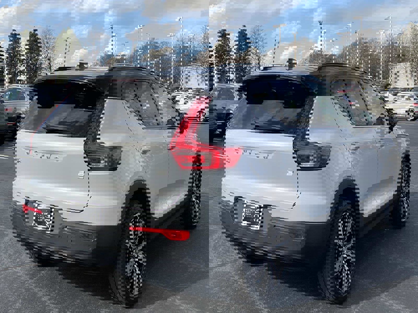 Certified 2022 Volvo XC40 P8 Recharge Plus image 7