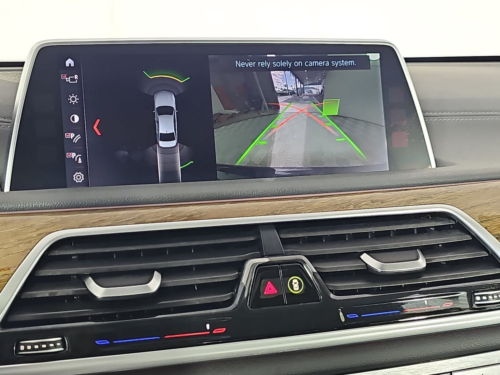 Used 2018 BMW 740i w/ Driver Assistance Package RWD image 23