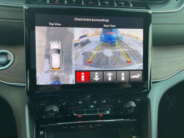 Used 2025 Jeep Grand Cherokee Summit w/ Obsidian Package image 16