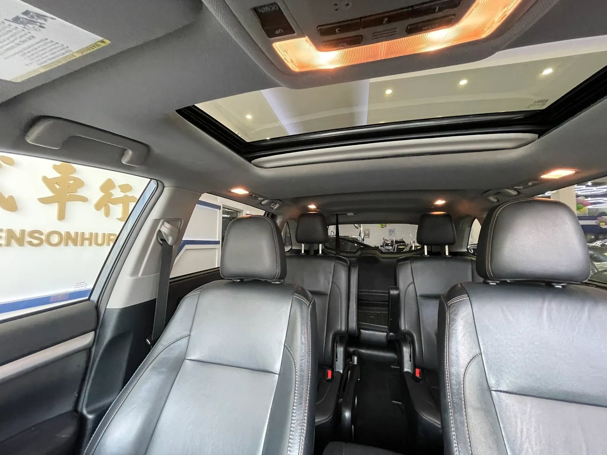 Used 2019 Toyota Highlander XLE AWD/4WD image 18