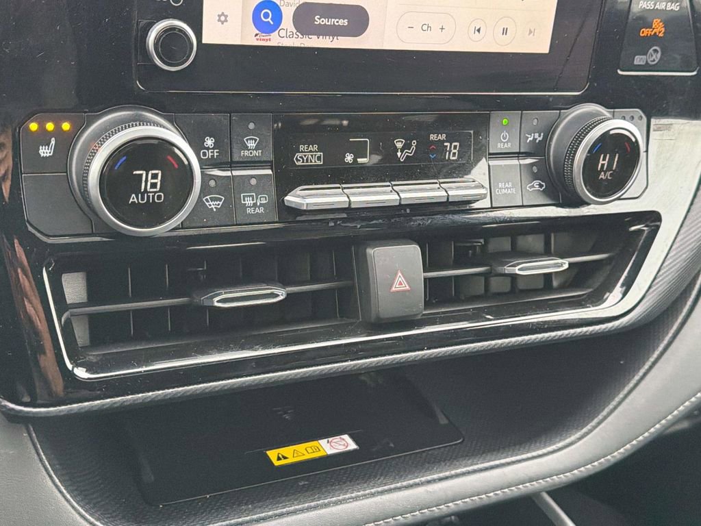 Used 2023 Toyota Highlander XSE image 17