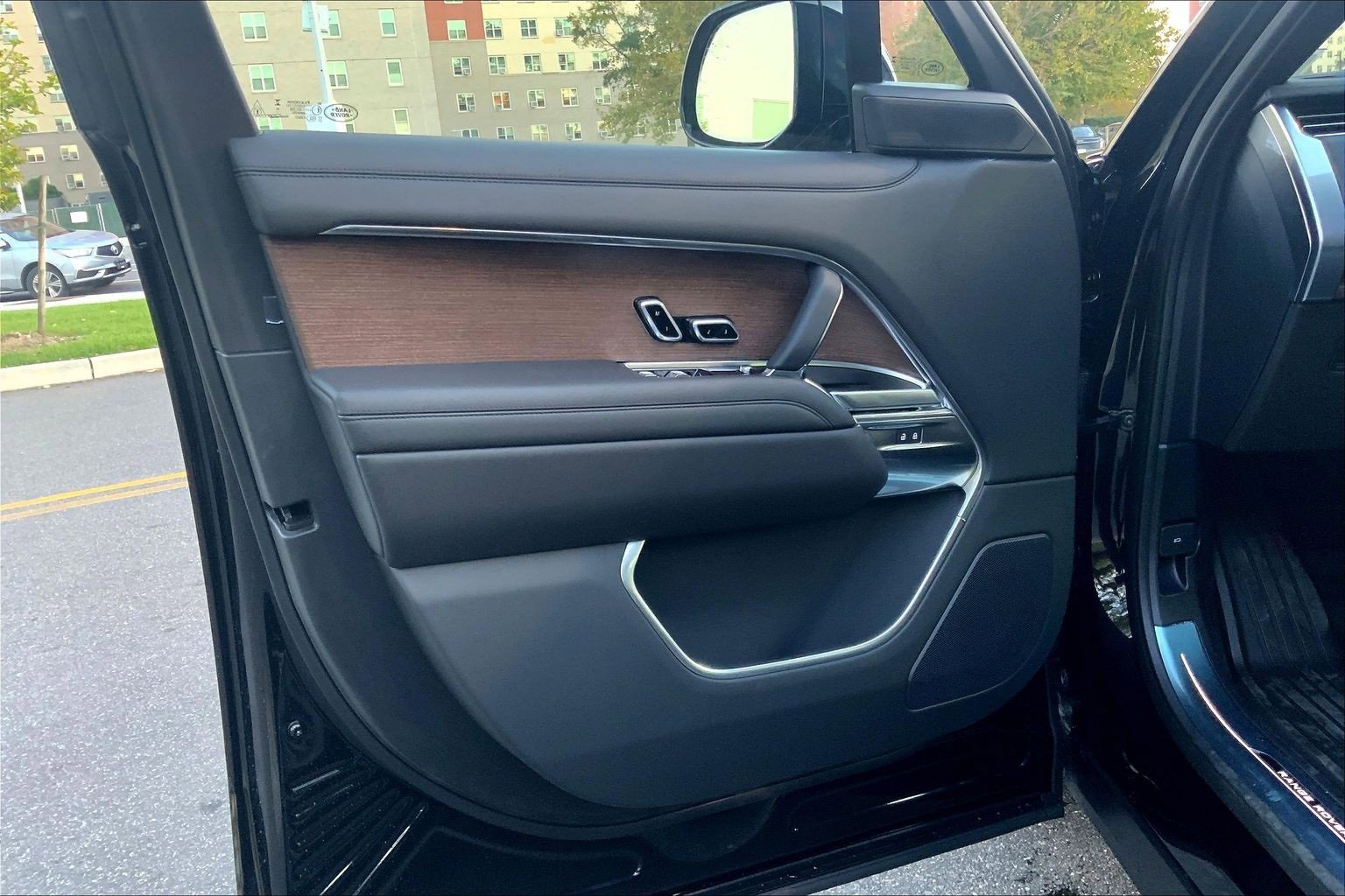 New 2025 Land Rover Range Rover SE image 10