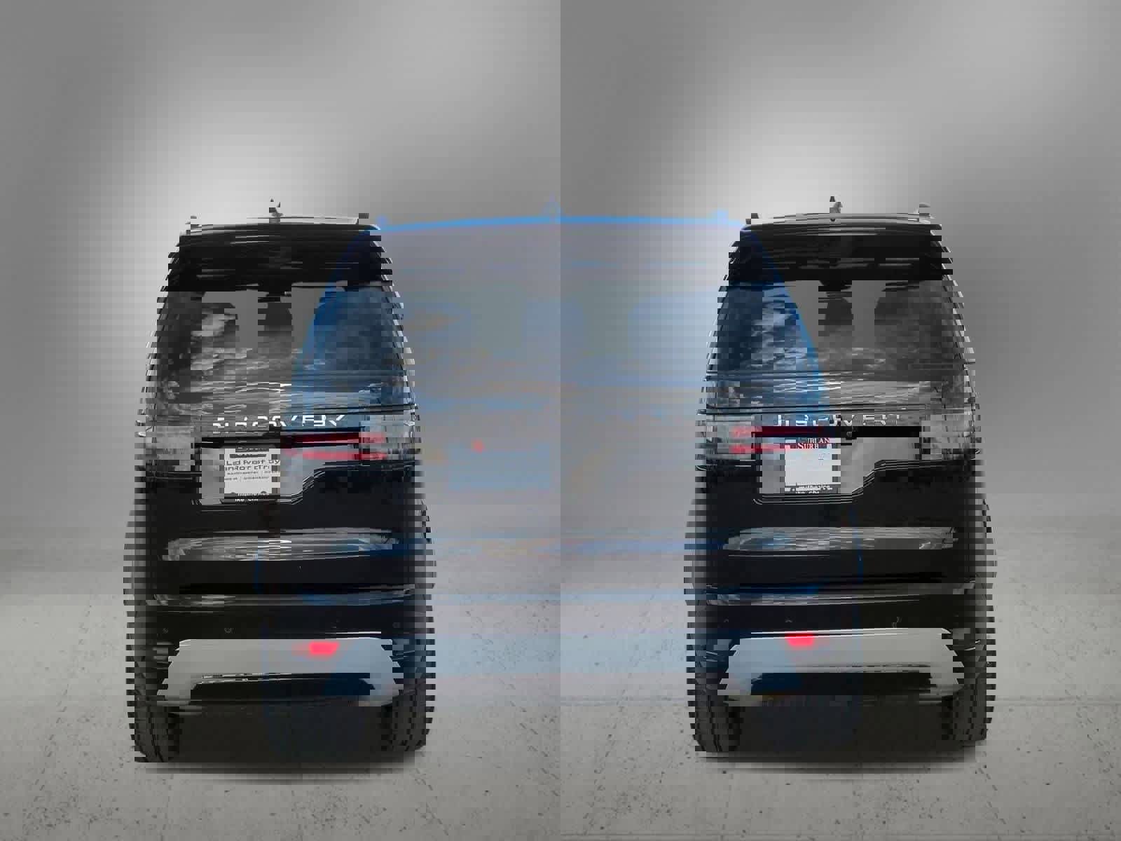 Used 2024 Land Rover Discovery Metropolitan Edition image 5