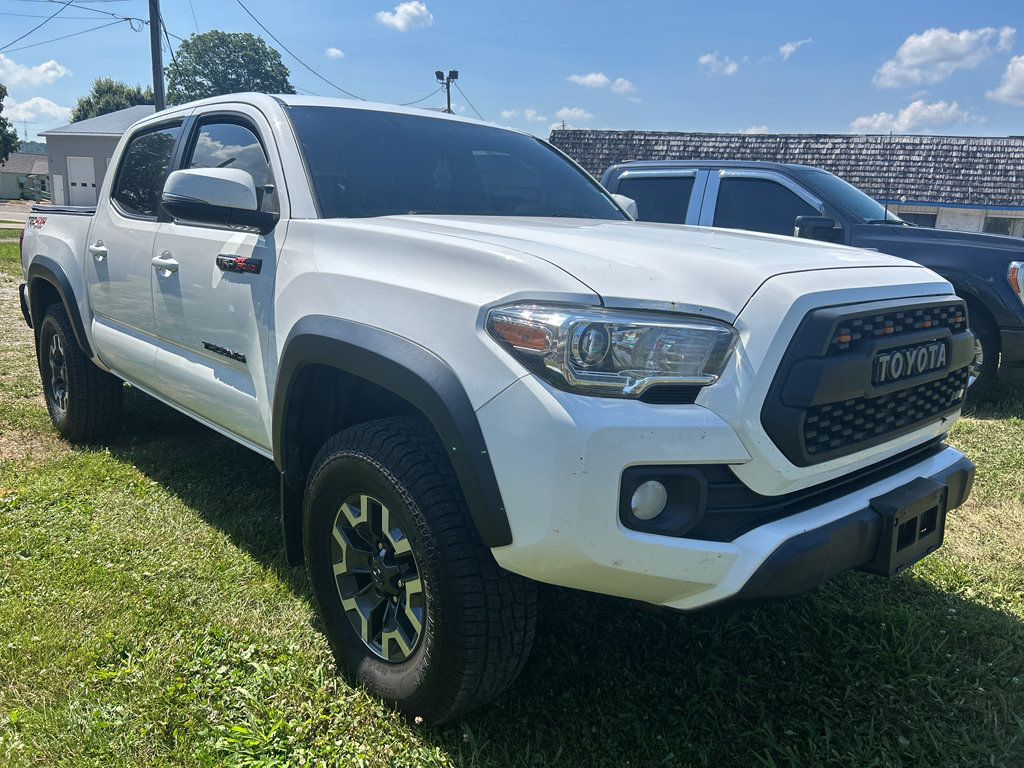 Used 2017 Toyota Tacoma TRD Off-Road AWD/4WD image 6