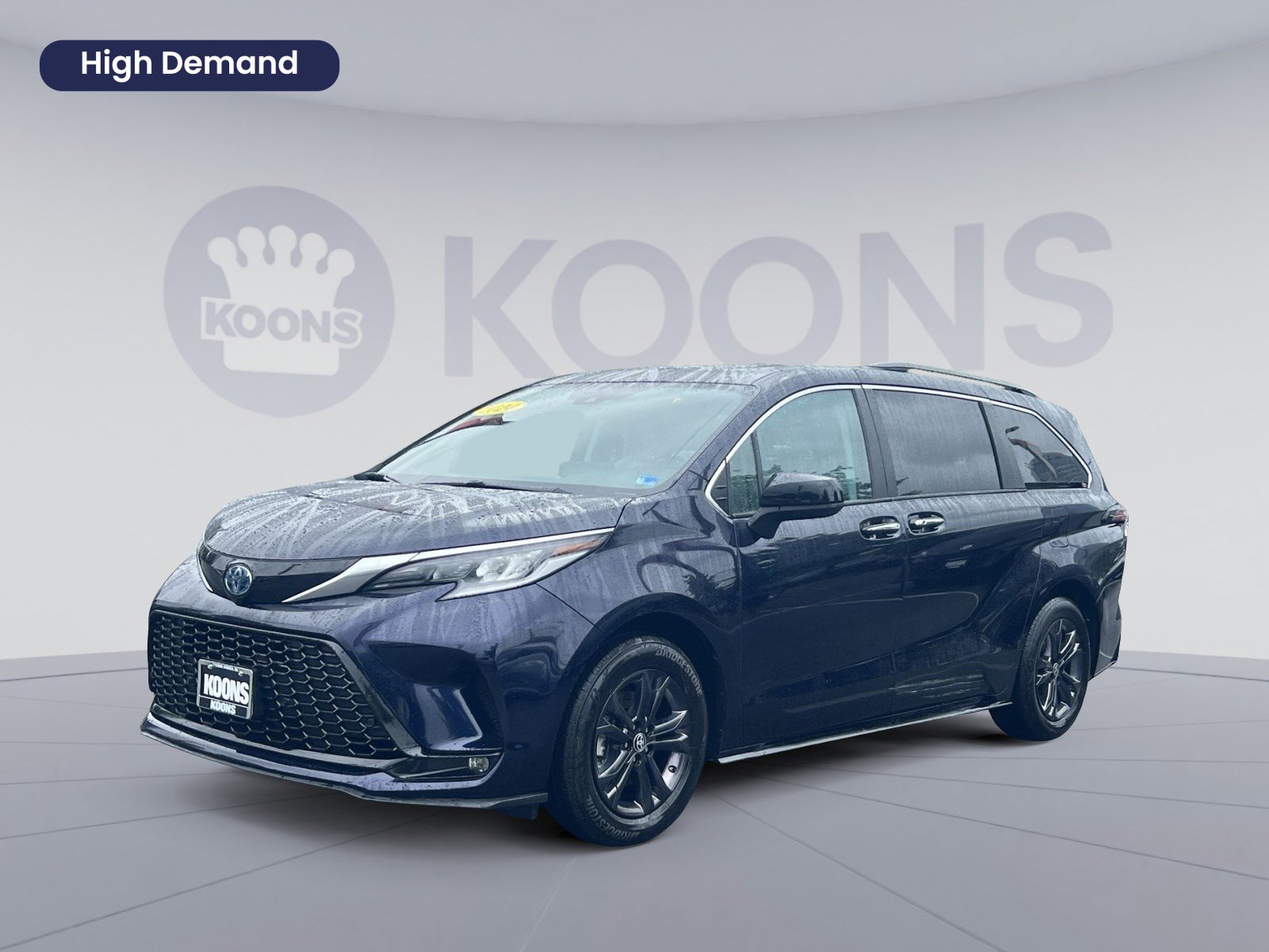 Used 2024 Toyota Sienna XSE w/ XSE Plus Package AWD/4WD image 1