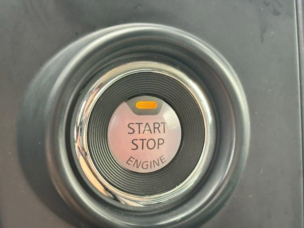 Used 2024 Nissan Titan SV w/ SV Convenience Package image 12