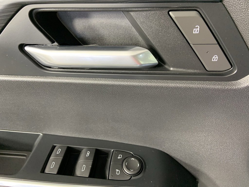 Used 2025 GMC Acadia Elevation image 31