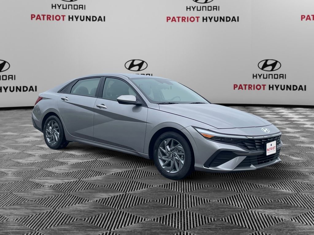 Certified 2024 Hyundai Elantra SEL image 1