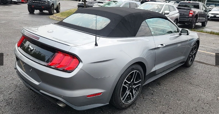Used 2022 Ford Mustang Premium RWD image 6