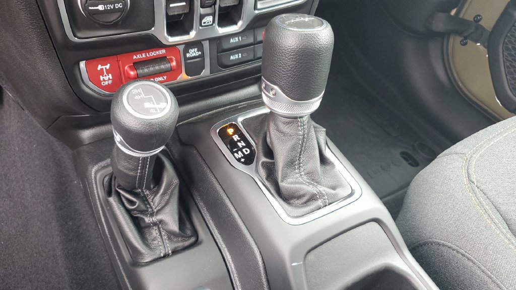 Used 2025 Jeep Gladiator Sport AWD/4WD image 25