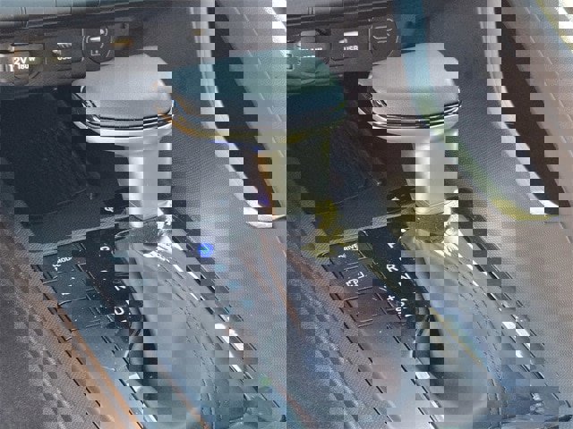 Certified 2025 Hyundai Elantra Sport image 19