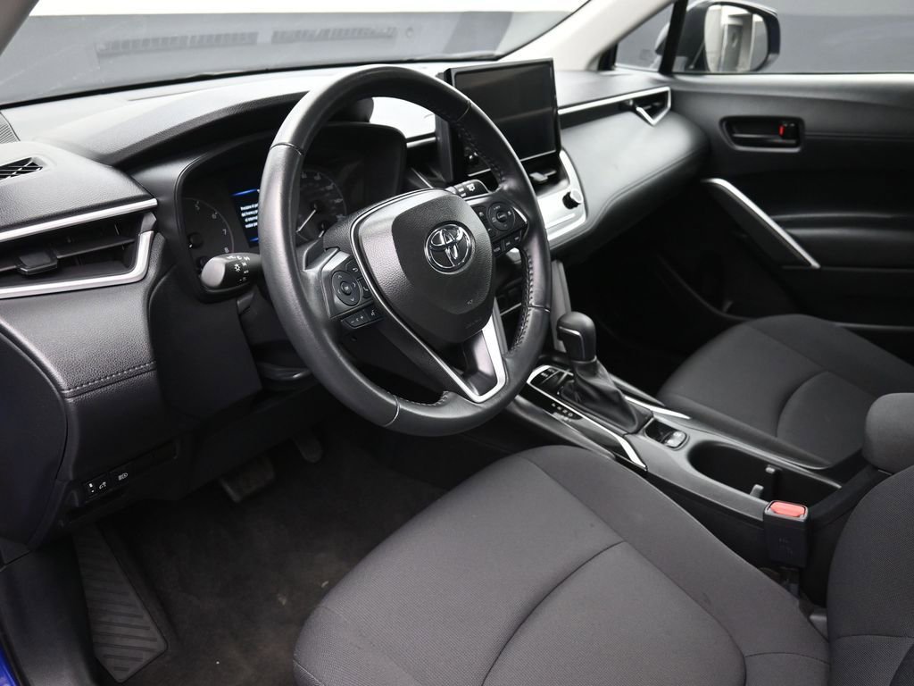 Used 2025 Toyota Corolla Cross LE image 17