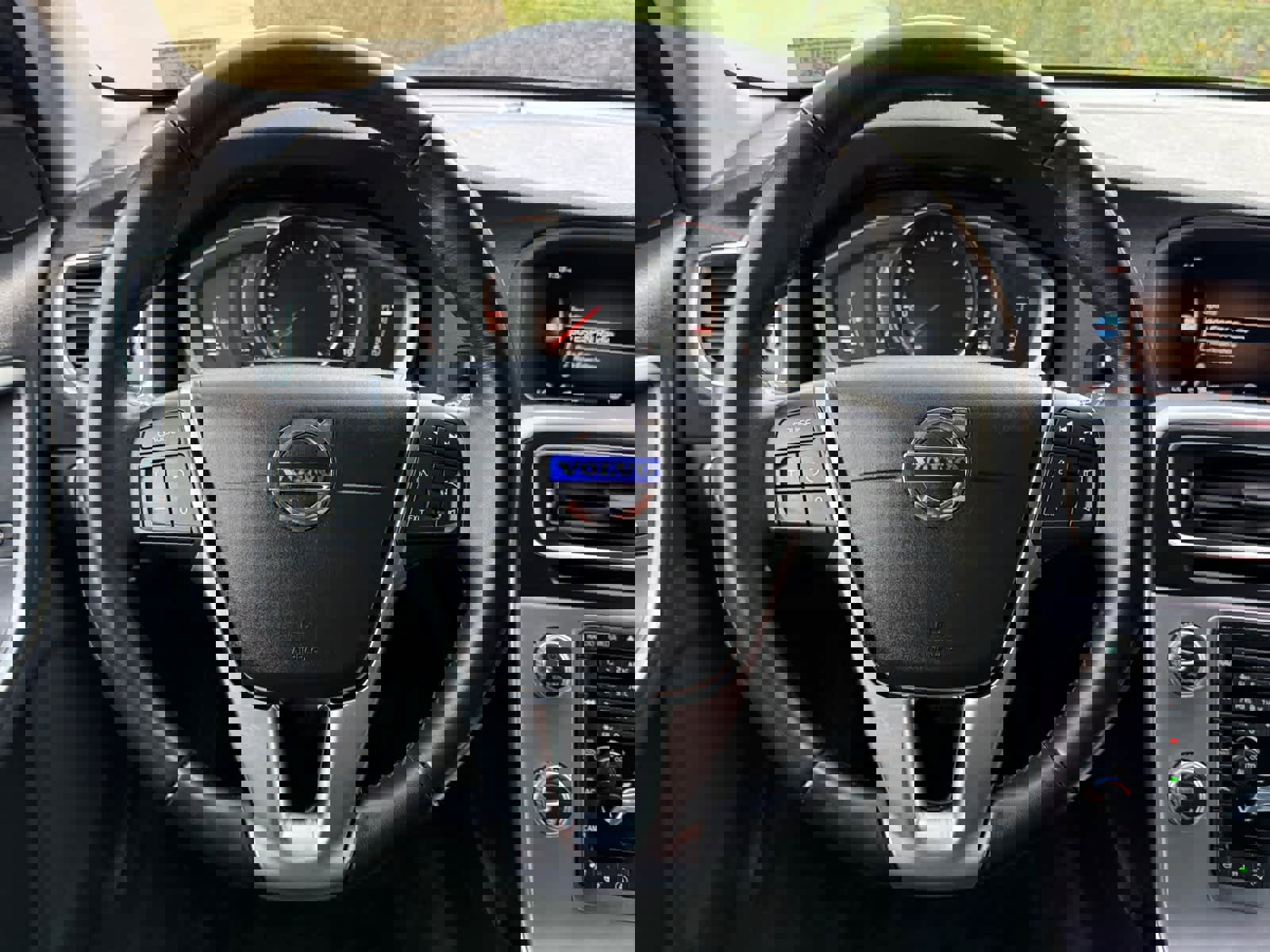 Used 2018 Volvo V60 T5 Cross Country w/ Convenience Package image 21