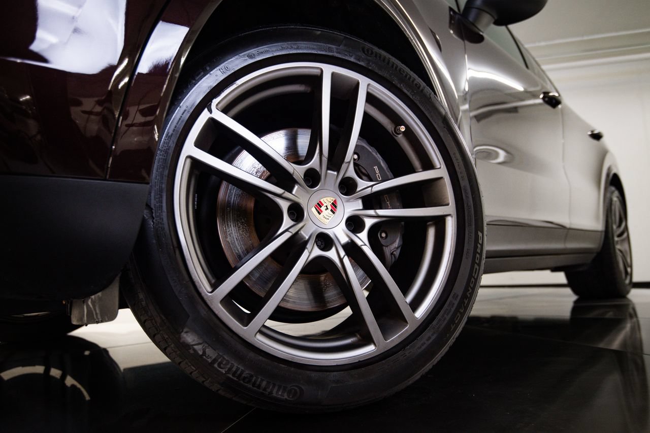 Certified 2023 Porsche Cayenne Platinum Edition AWD/4WD image 12