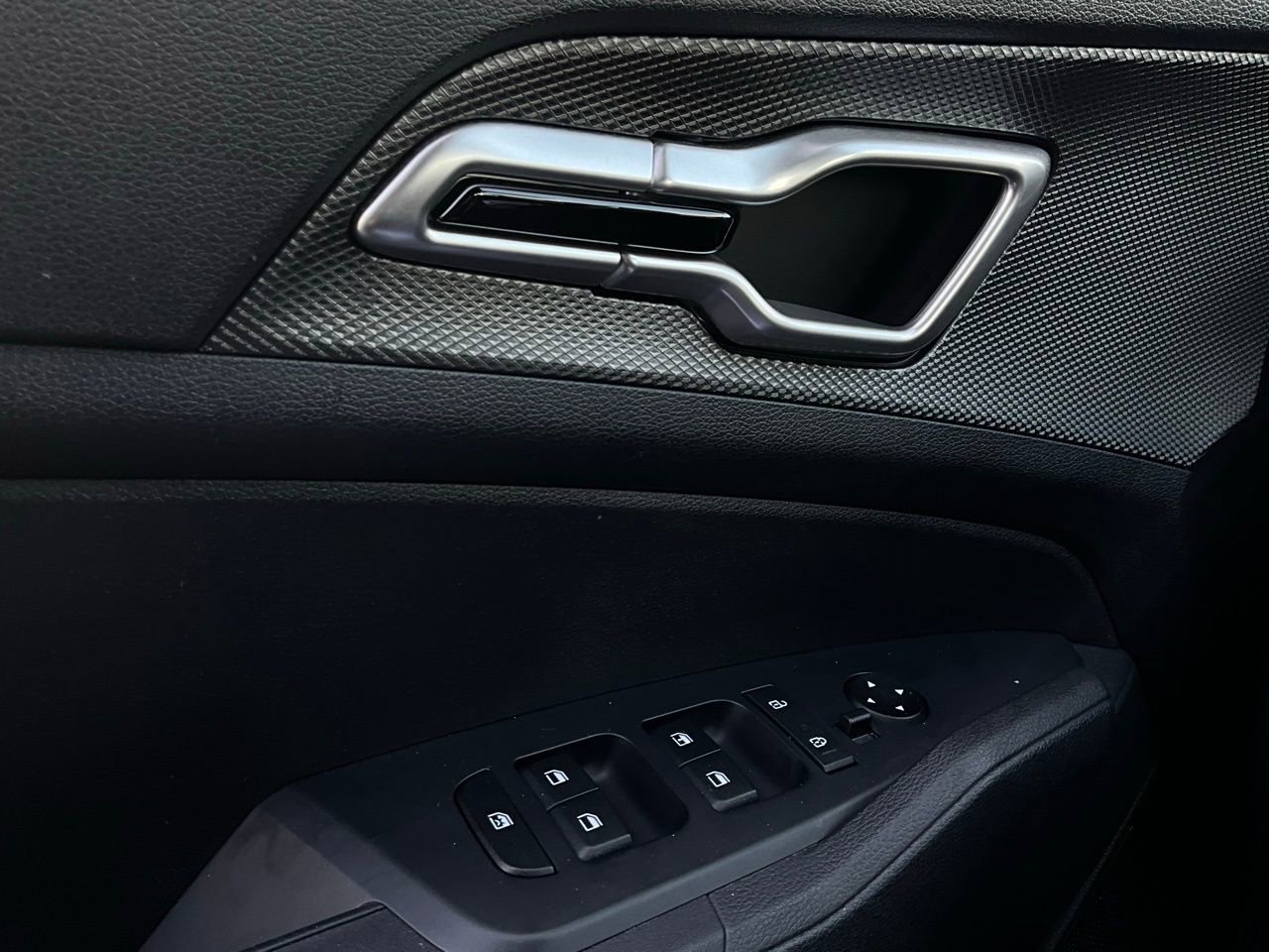 Used 2025 Kia Sportage LX image 20