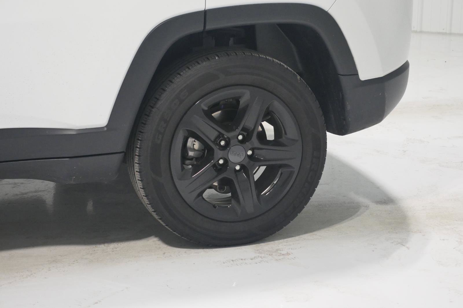 Used 2024 Jeep Compass Latitude image 28