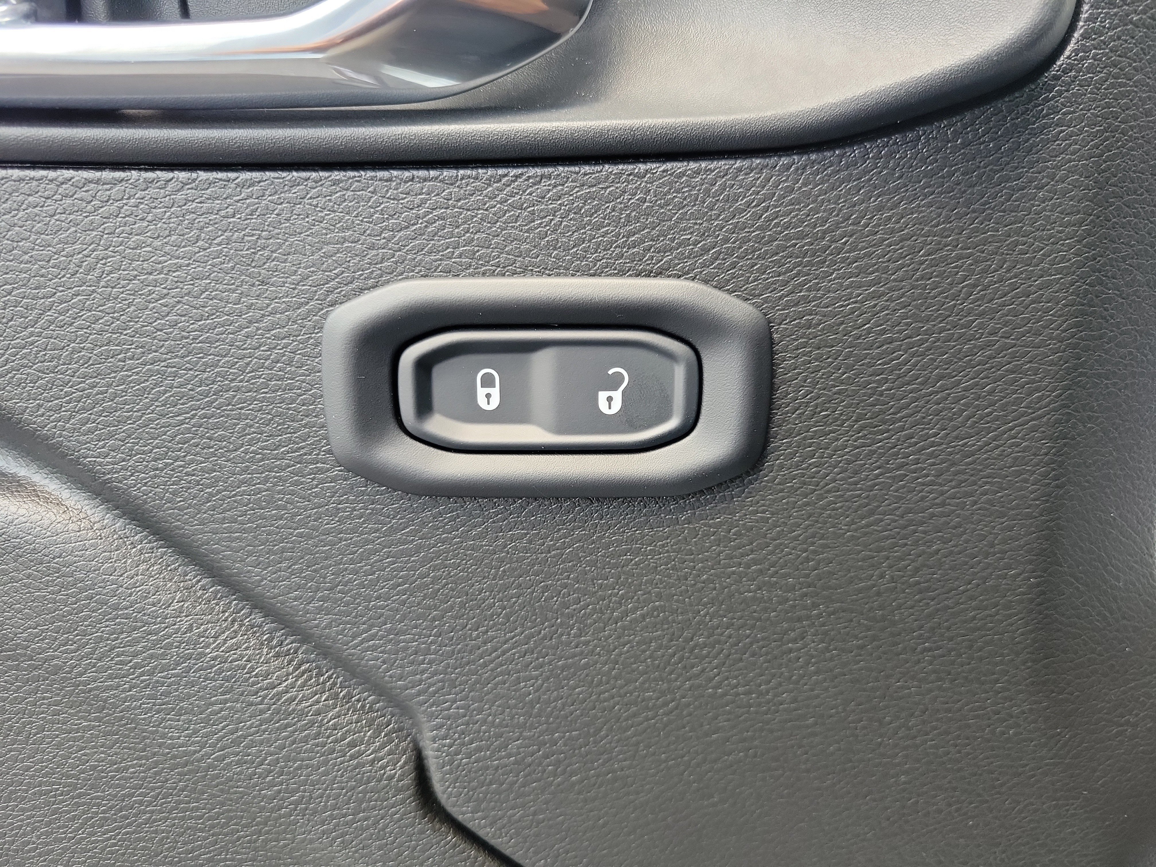 Used 2025 Jeep Wrangler Unlimited Sport AWD/4WD image 18