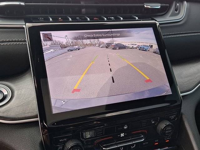 Used 2025 Jeep Grand Cherokee L Limited w/ Black Appearance Package image 17