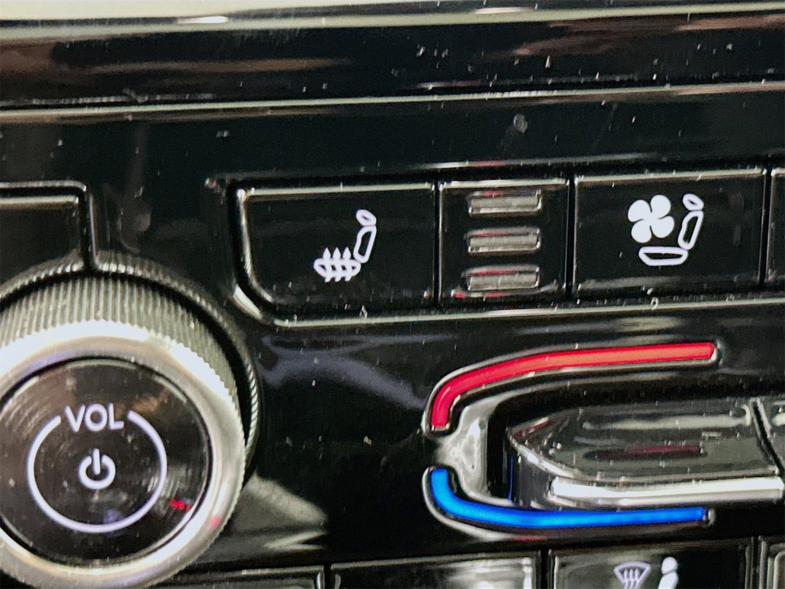 Used 2022 Jeep Grand Cherokee Overland w/ Luxury Tech Group IV image 21