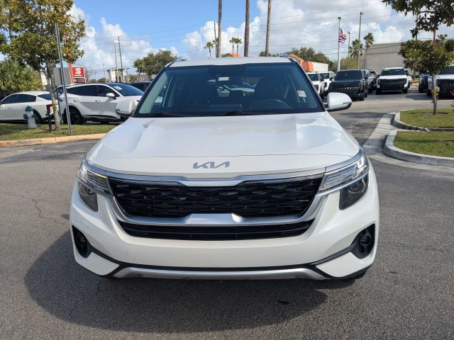 Used 2023 Kia Seltos S w/ Navigation Package FWD image 3