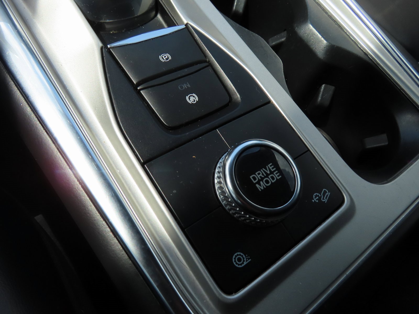 Used 2022 Ford Explorer XLT w/ Equipment Group 202A image 28