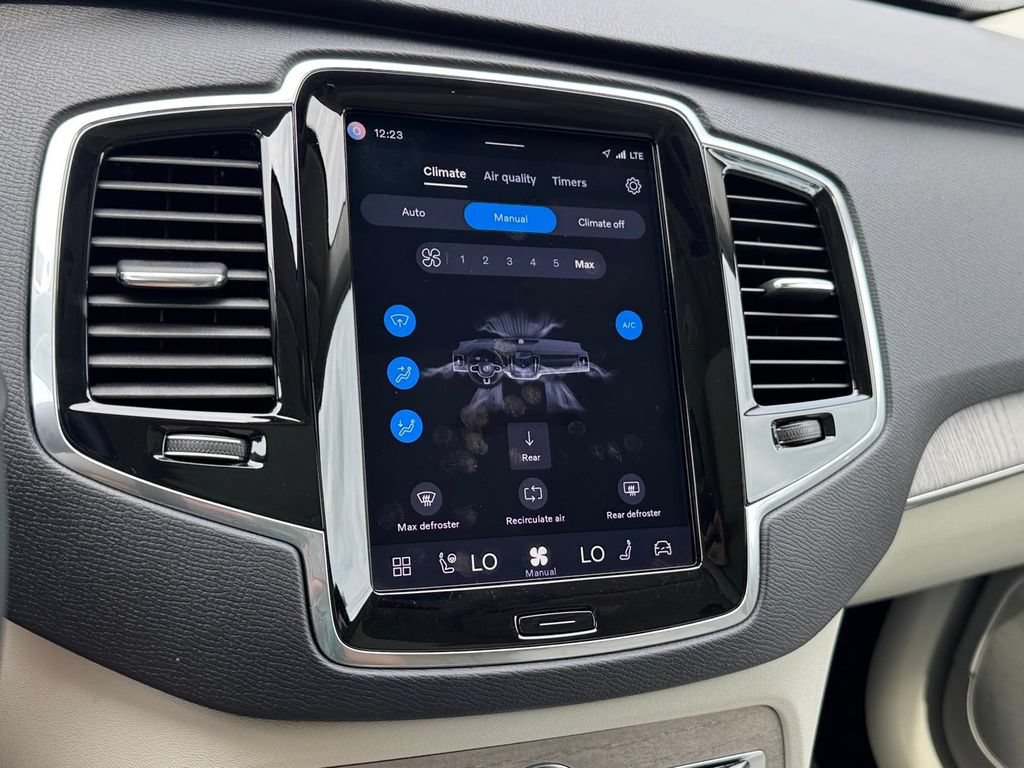Certified 2023 Volvo XC90 B6 Plus w/ Protection Package AWD/4WD image 18