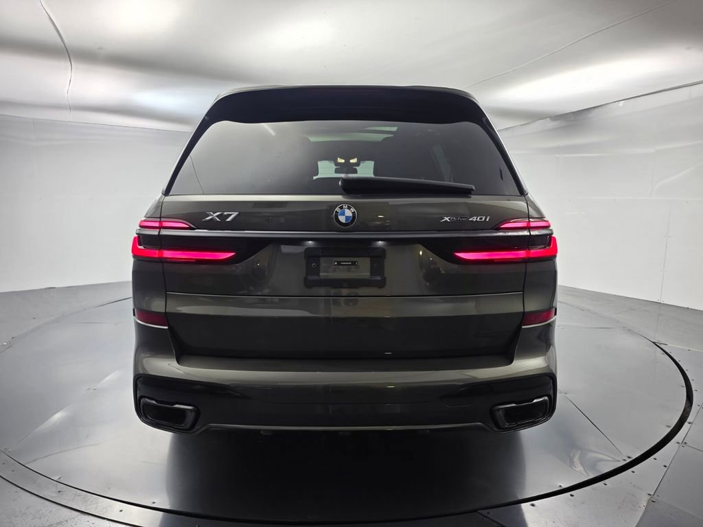 Used 2025 BMW X7 xDrive40i w/ M Sport Package AWD/4WD image 5