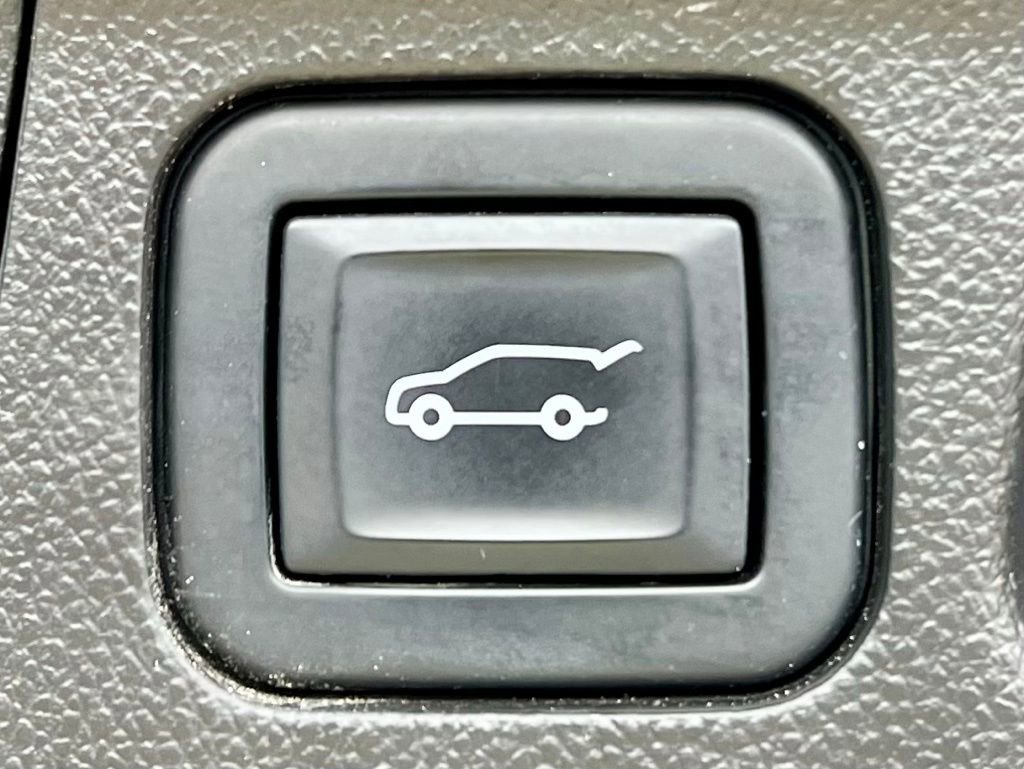 Used 2023 GMC Acadia SLT image 38