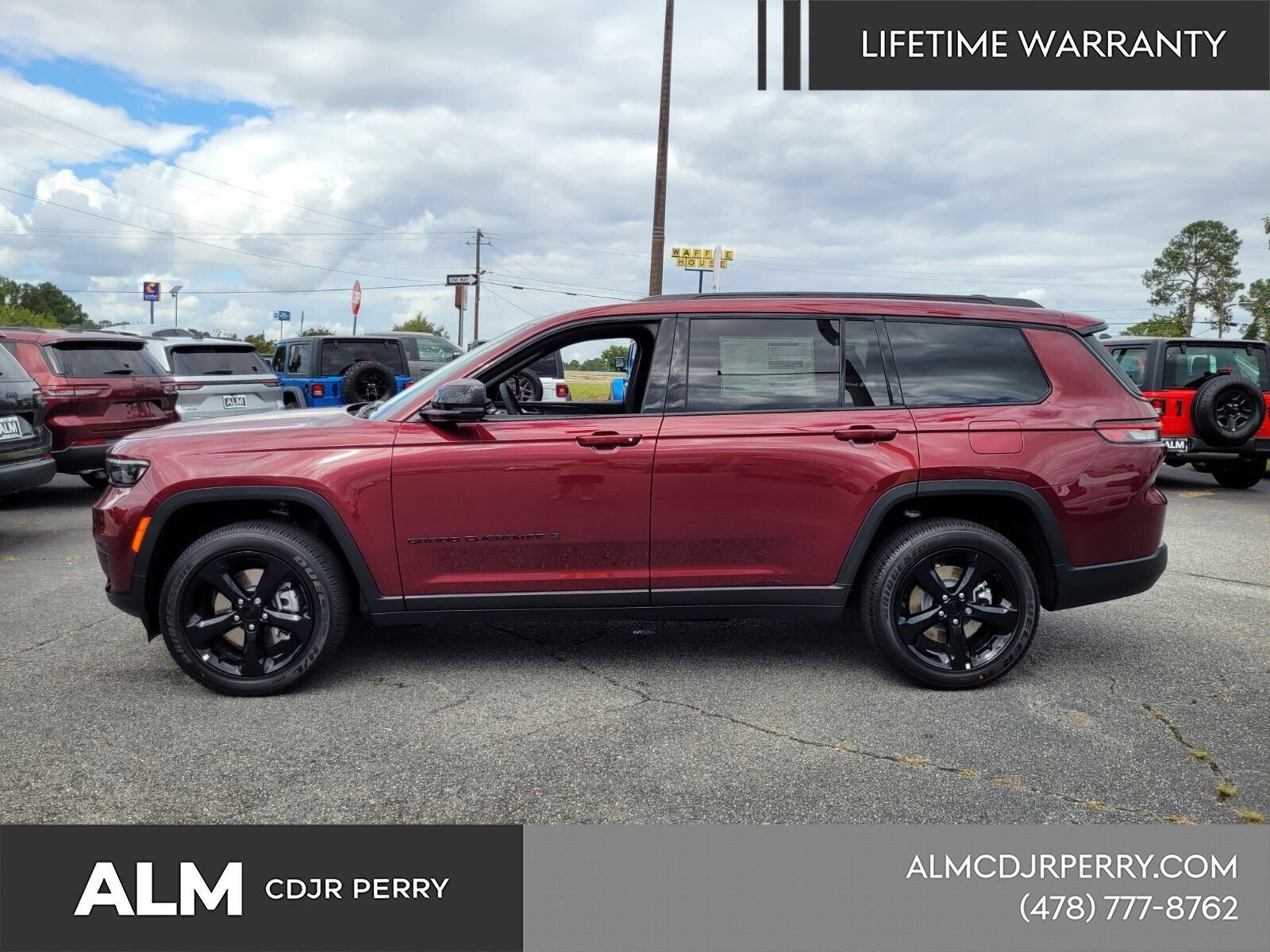 New 2025 Jeep Grand Cherokee L Altitude AWD/4WD image 3