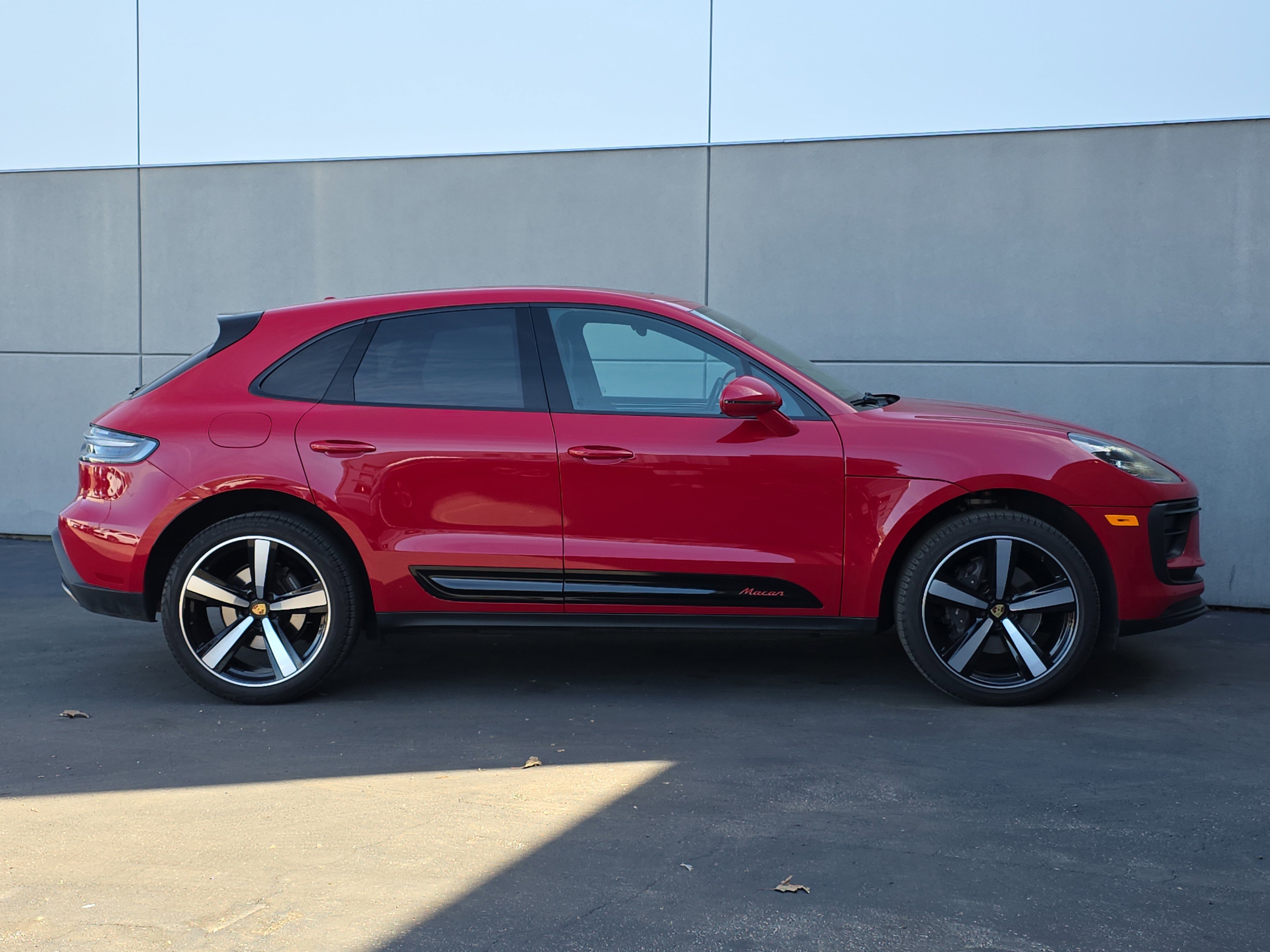 Certified 2024 Porsche Macan image 8