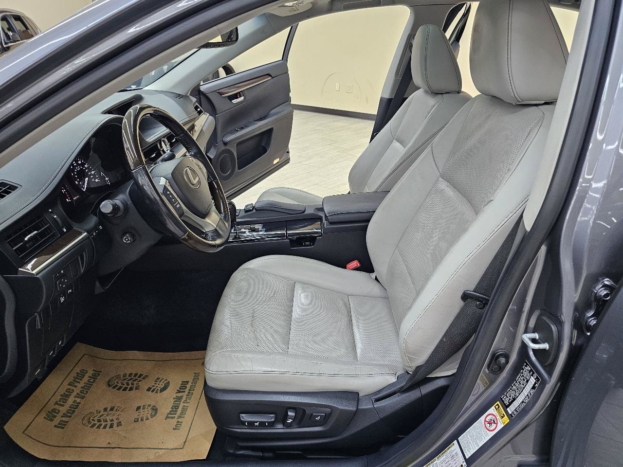 Used 2015 Lexus ES 350 w/ Luxury Package FWD image 17