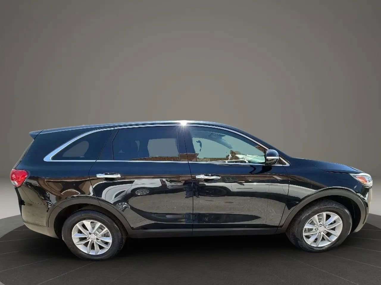 Used 2016 Kia Sorento L FWD image 4