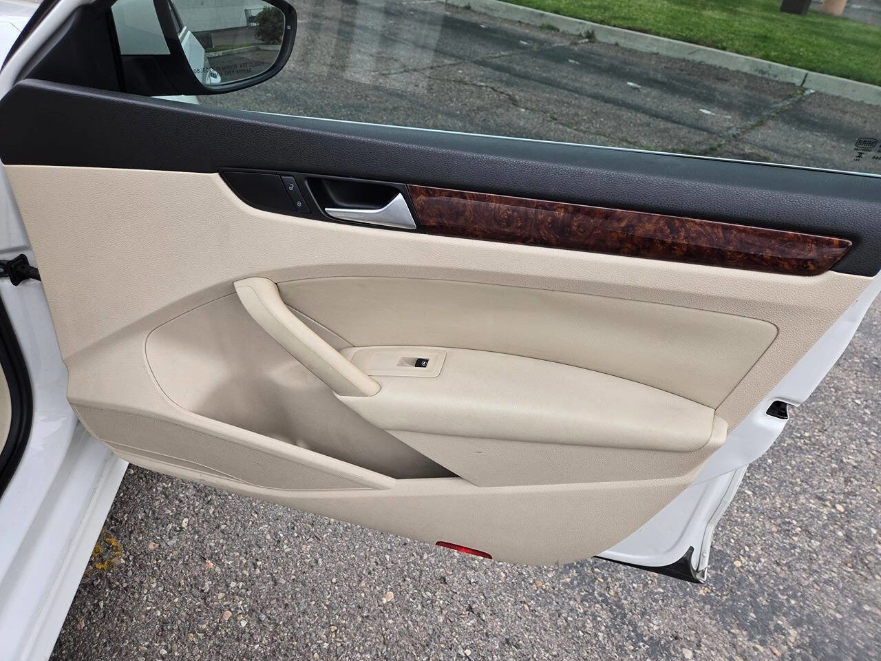 Used 2012 Volkswagen Passat 2.5 SEL image 32