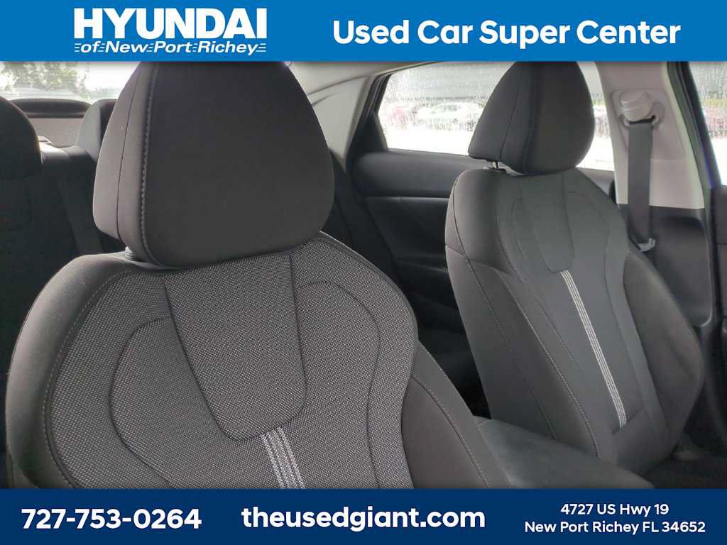 Used 2025 Hyundai Elantra SE w/ Cargo Package FWD image 6