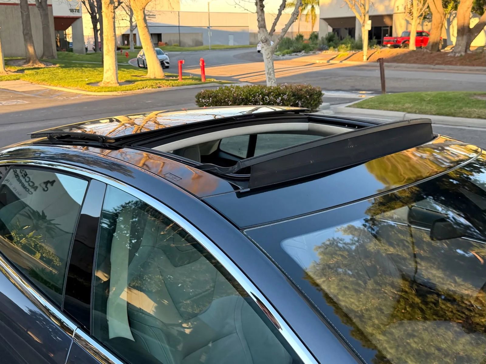 Used 2015 Tesla Model S 85 image 27