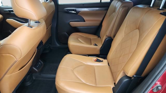 Used 2021 Toyota Highlander Platinum AWD/4WD image 24