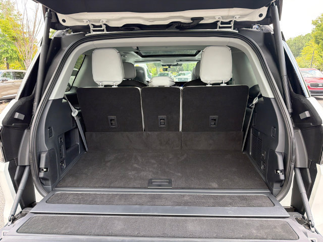 New 2027 Lincoln Navigator Black Label w/ Black Label Special Edition AWD/4WD image 19