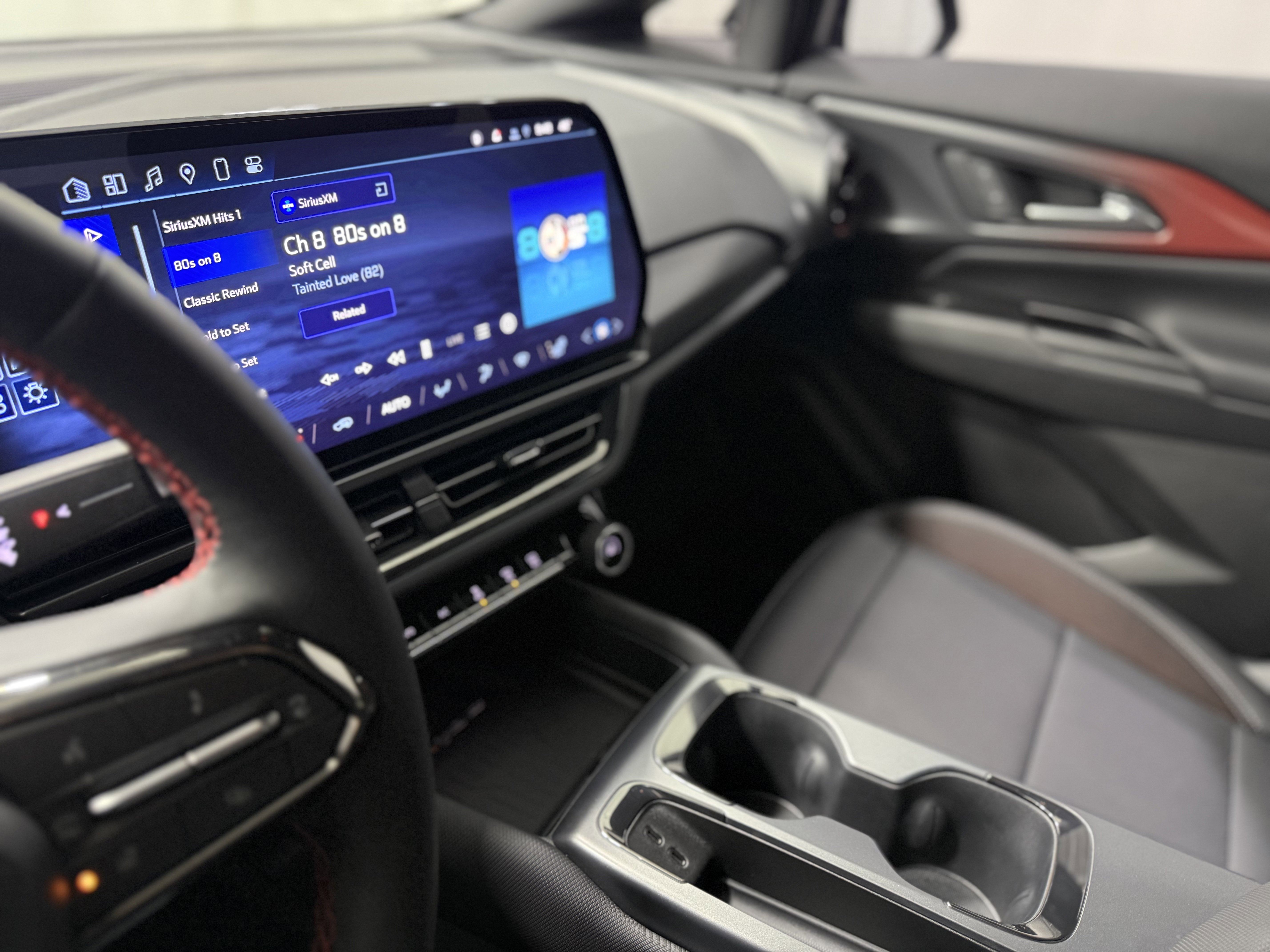 Used 2025 Chevrolet Equinox EV RS image 23