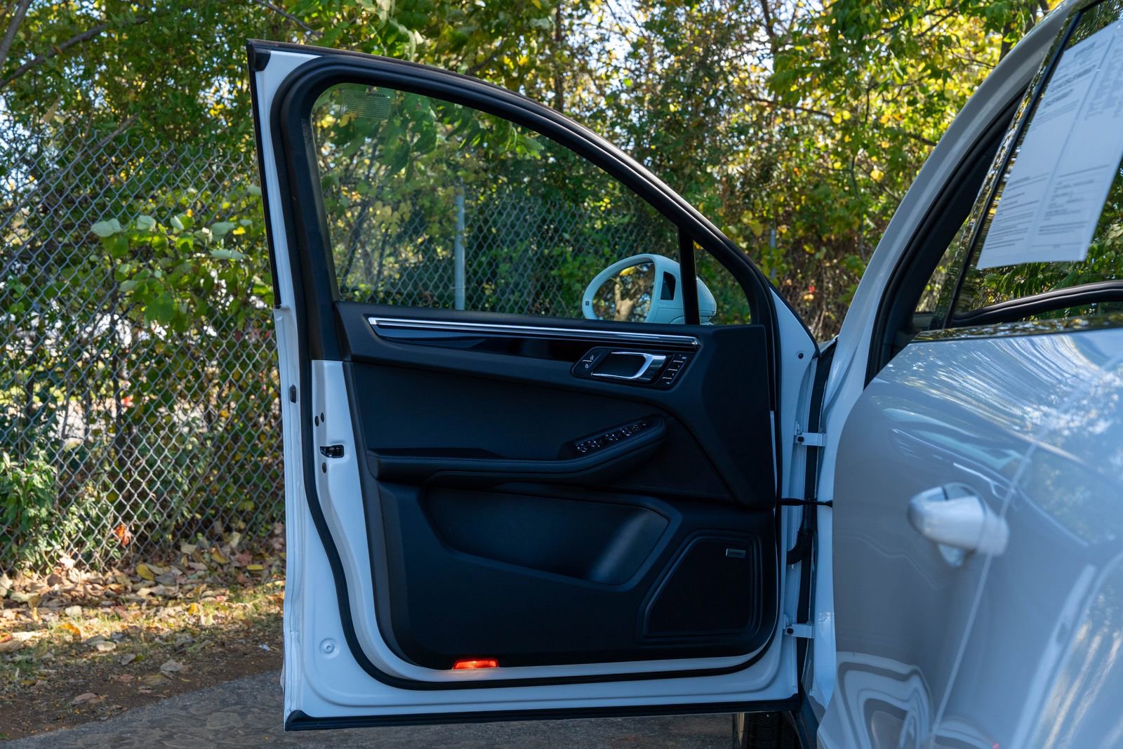 Certified 2025 Porsche Macan Base image 20