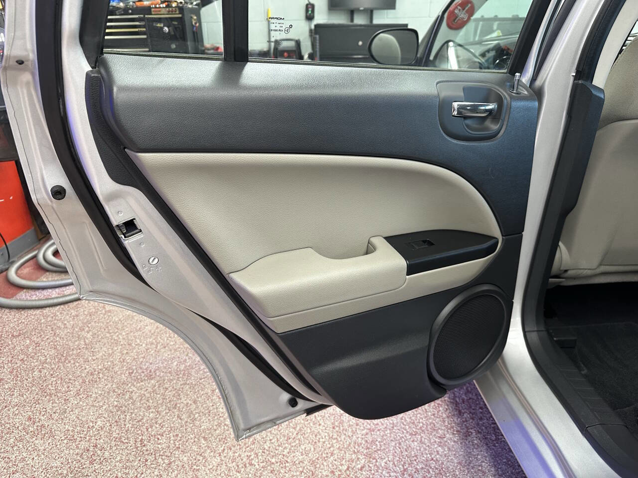 Used 2010 Dodge Caliber Mainstreet image 23