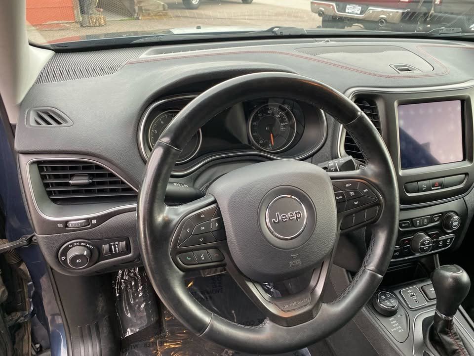Used 2019 Jeep Cherokee Trailhawk w/ Cold Weather Group AWD/4WD image 9