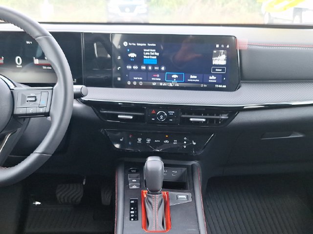 New 2026 Nissan Kicks SR w/ SR Premium Package FWD image 17