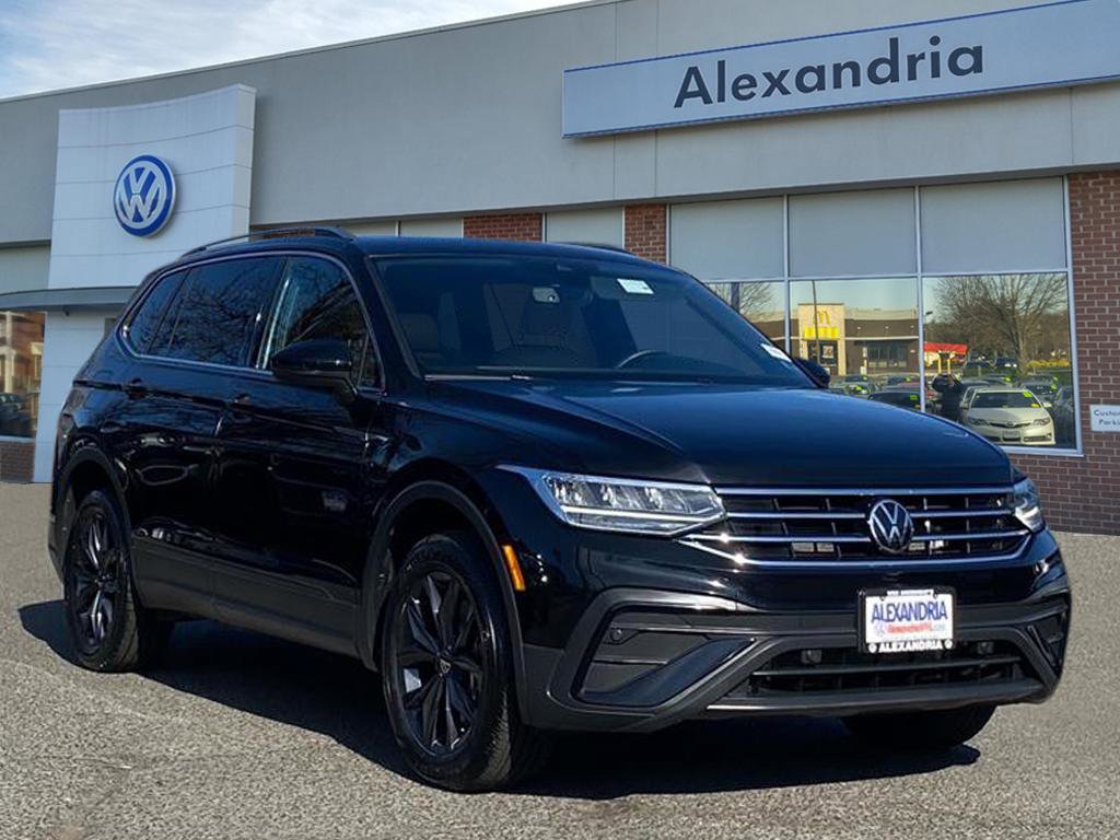 Certified 2023 Volkswagen Tiguan SE w/ Panoramic Sunroof Package image 1