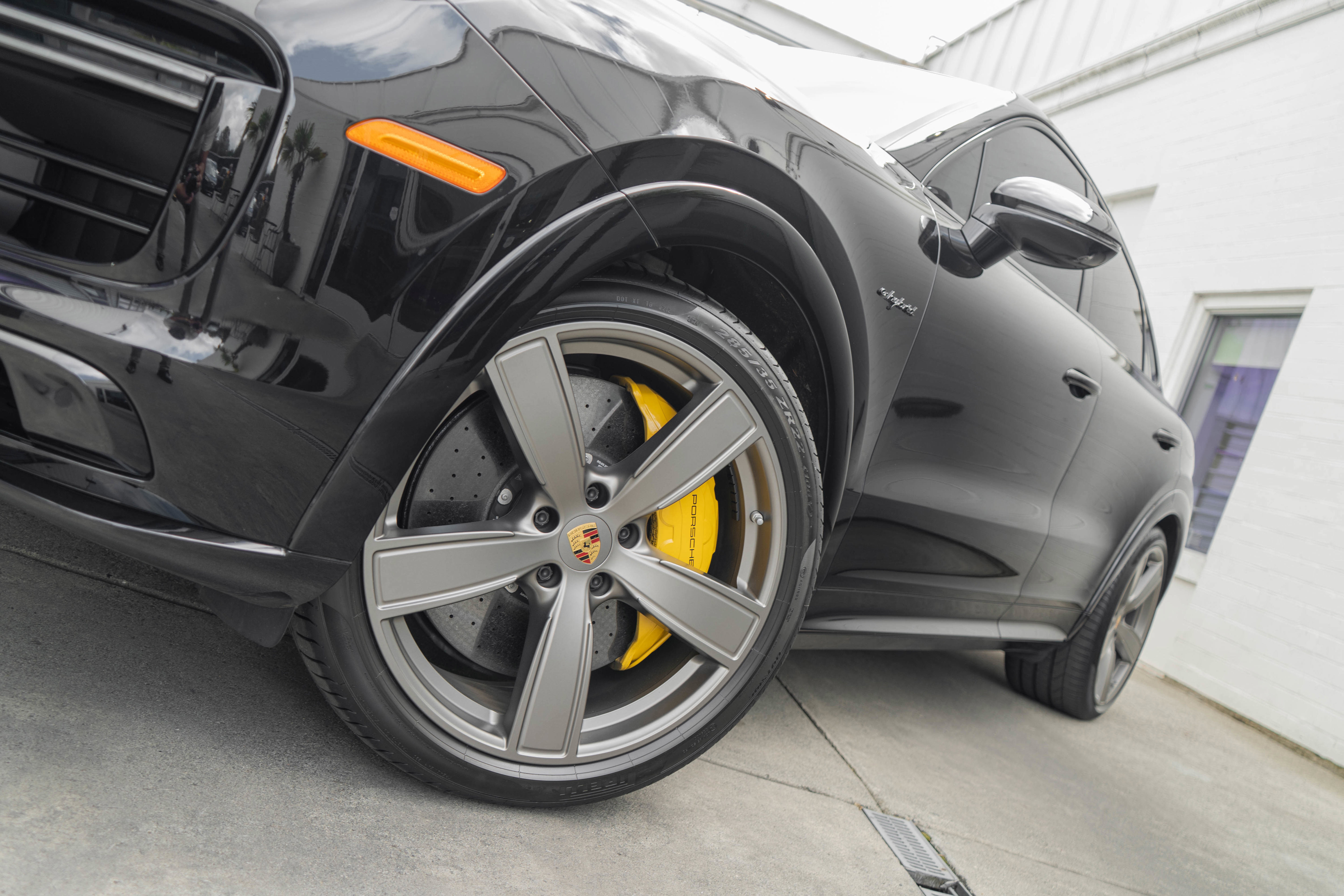 Used 2022 Porsche Cayenne Turbo S AWD/4WD image 4