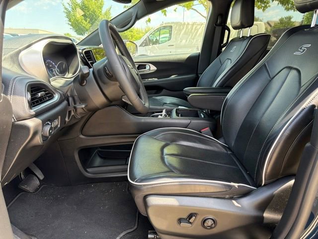 Used 2023 Chrysler Pacifica Limited w/ Uconnect Theater Family Group AWD/4WD image 23