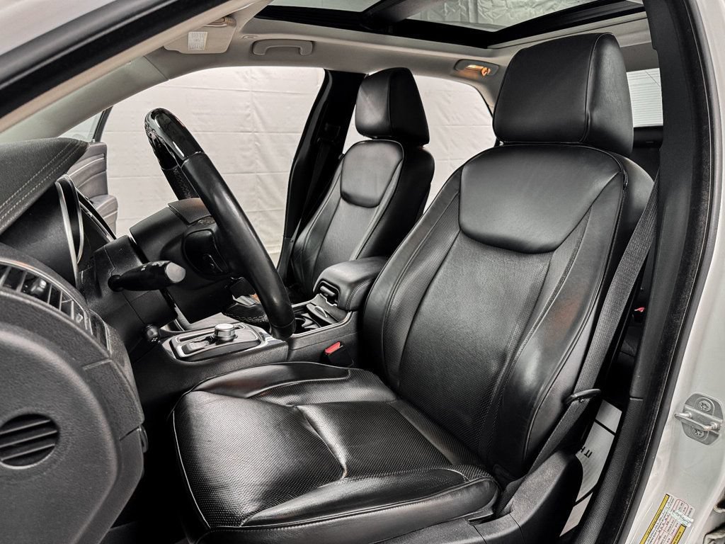 Used 2019 Chrysler 300 Limited w/ Safetytec Plus Group AWD/4WD image 9