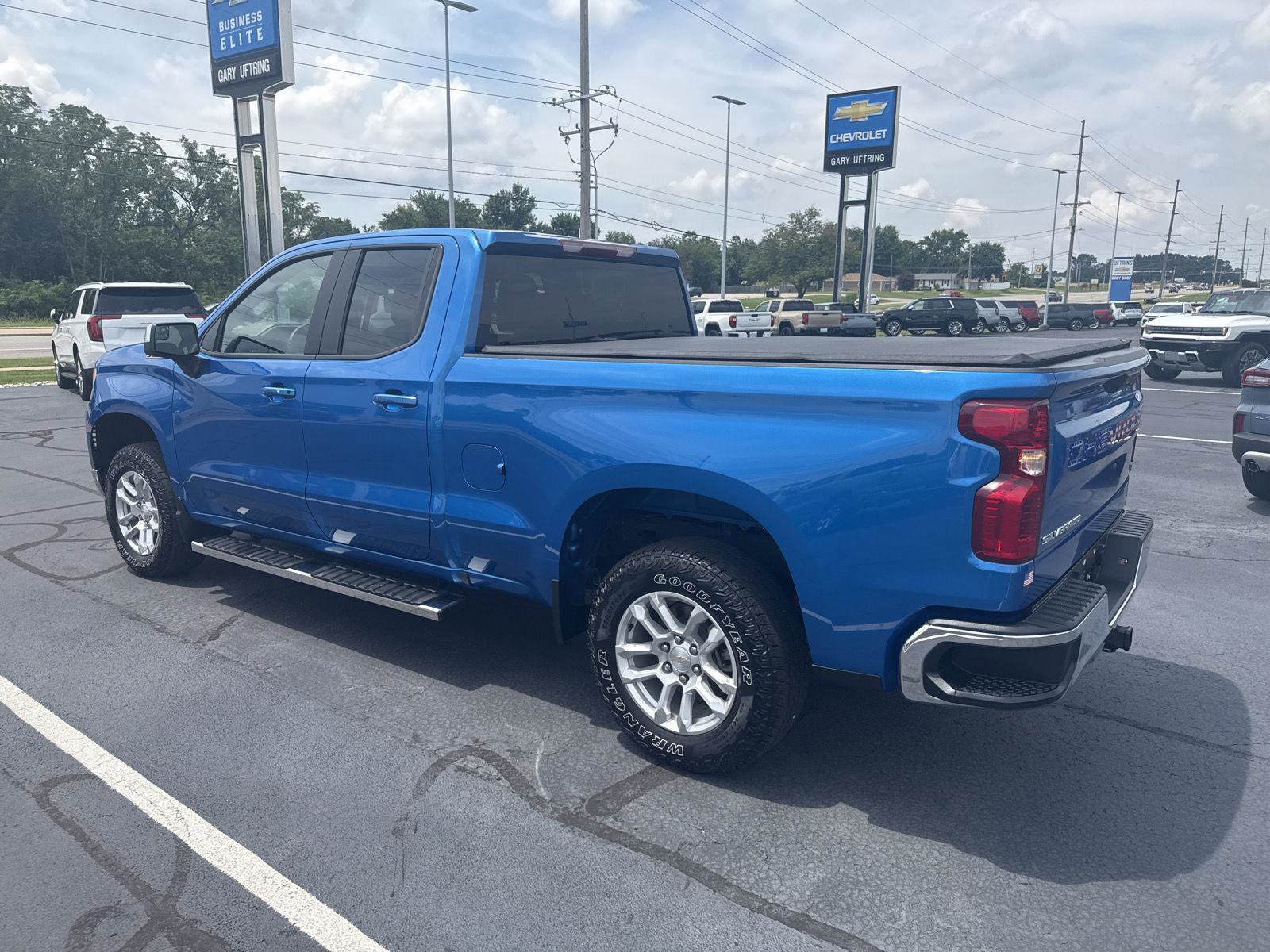 Used 2023 Chevrolet Silverado 1500 LT w/ Z71 Off-Road Package AWD/4WD image 2